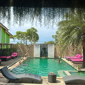 https://pinky-bungalow.koh-lantahotels.net